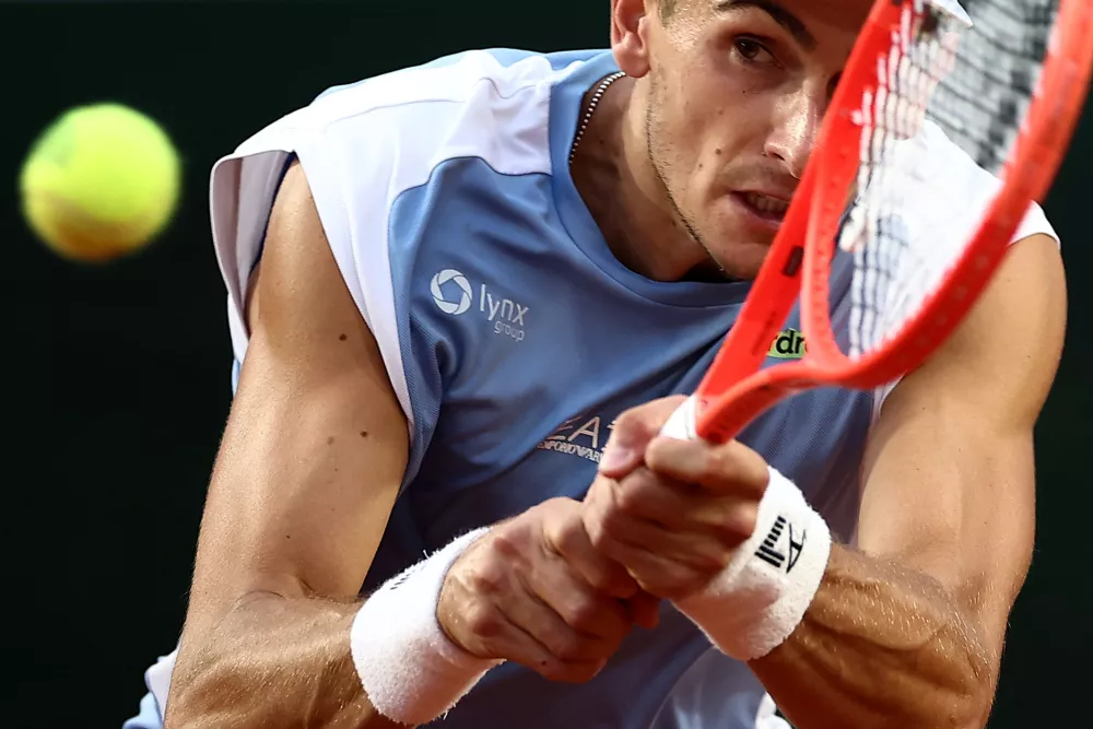 Tennis - French Open - Roland Garros, Paris, France - June 1, 2026 Italy's Matteo Arnaldi in action during his fourth round match against Frances Tiafoe of the U.S. REUTERS/Guglielmo Mangiapane