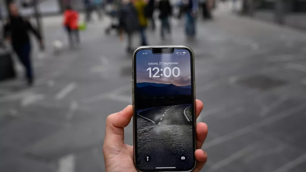 Mobilni telefoni Mobilnik Opozorilo Alarm 27.09.2025 SI ALARM opozorilni signal na mobilnih telefonih FotoNik Erik Neubauer