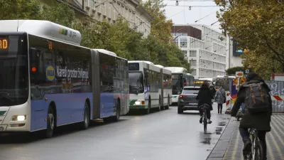 - 10.11.2023 &ndash; Slovenska cesta - promet - avtobus LPP //FOTO: Luka Cjuha