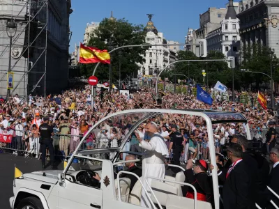 Pope Leo XIV arrives to preside over Mass marking the Catholic feast of Corpus Christi in Plaza de Cibeles in Madrid, Sunday, June 7, 2026, on the second day of a seven-day apostolic journey to mainland Spain and the Canary Islands. (AP Photo/Alessandra Tarantino)