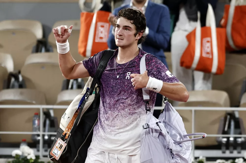 Tennis - French Open - Roland Garros, Paris, France - June 2, 2026 Brazil's Joao Fonseca walks off the court after losing his quarter final match against Czech Republic's Jakub Mensik REUTERS/Benoit Tessier