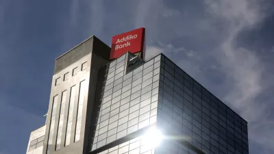 Prevzem Addiko Bank: oškodovanje večine delničarjev v prid enega delničarja?