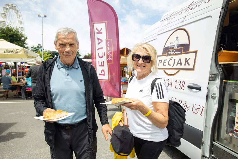 Udeleženci so bili deležni Pečjakovih dobrot / Foto: Koka Press, Katja Kodba