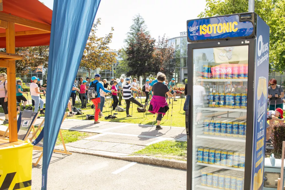 Poskrbljeno je bilo tudi za hladno pijačo. / Foto: Koka Press, Katja Kodba