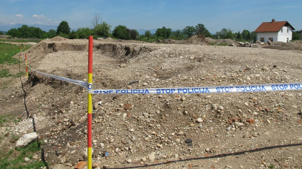 najdba kosti, skeletov v gramozu pri gradbi&scaron;ču Titove ceste, &scaron;tajerske vpadnice