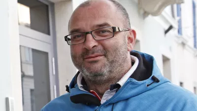 Sebastjan Jeretič, svetovalec koprskega župana Borisa Popoviča in urednik portala eKoper.si, - 7.10.2013 - Zbor za pristanišče - primorska vstajniška skupščina o Luki Koper - govorili o drugem tiru, administrativnih ovirah pri poglabljanju morskega dna, sodelovanju med pristaniščem in lokalno skupnostjo ter dosedanjem slabem upravljanje pristanišča.  //FOTO: Luka Cjuha 