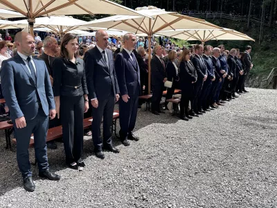 Kocevski rog, Brezno pod Macesnovo Gorico.Spominska slovesnost z maso.