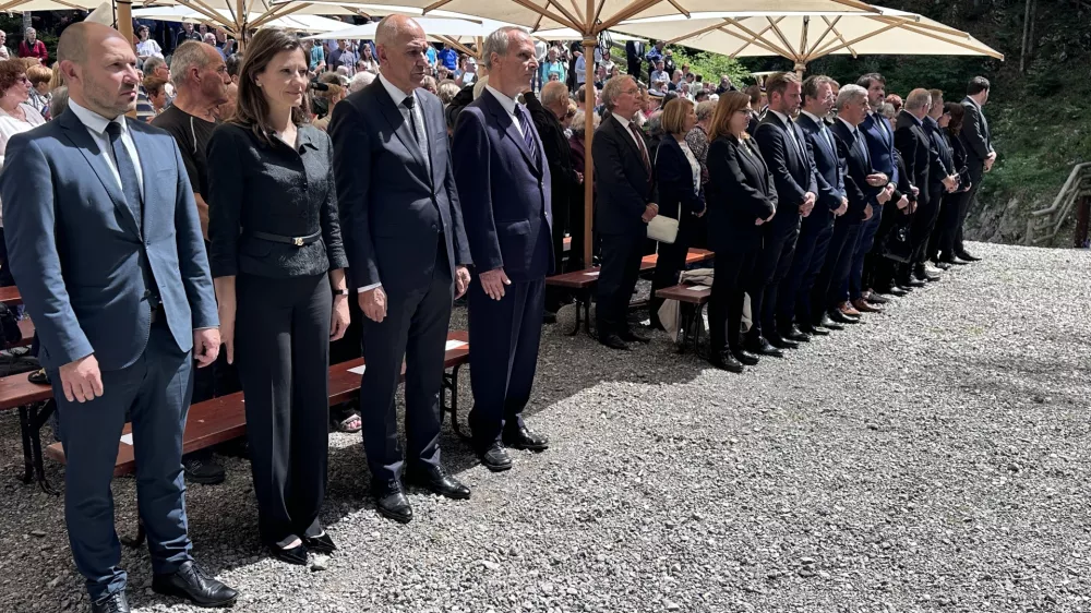 Kocevski rog, Brezno pod Macesnovo Gorico.Spominska slovesnost z maso.