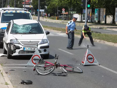 21.06.2022. - Prometna nesreča s smrtnim izidom na &Scaron;martinski cesti v Ljubljani - 30-letnik zapeljal v rdečo, kolesarka umrla na kraju //FOTO: Bojan Velikonja