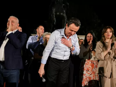 Kosovo's acting Prime Minister and Levizja Vetevendosje (Movement for Self-Determination) party leader Albin Kurti bows as he addresses supporters following a snap parliamentary election, in Pristina, Kosovo, June 8, 2026. REUTERS/Valdrin Xhemaj   TPX IMAGES OF THE DAY