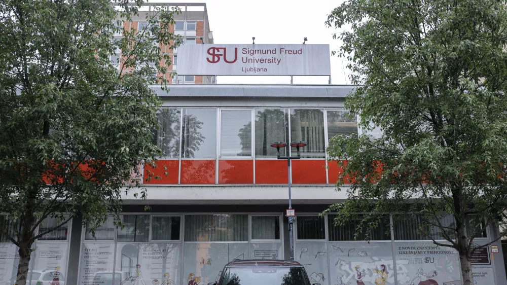 &ldquo;&Scaron;tiriletni specialistični &scaron;tudij&rdquo; ni nujno &scaron;tudij