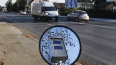 - 24.10.2017 - Dolenjska cesta v Ljubljani - novi stacionarni super radar ki lahko meri hitrost na obeh straneh prometnega toka hkrati, pri čemer lahko spremlja več vozil - nadzor hitrosti s samodejno merilno napravo – meritev hitrosti  //FOTO: Jaka Gasar