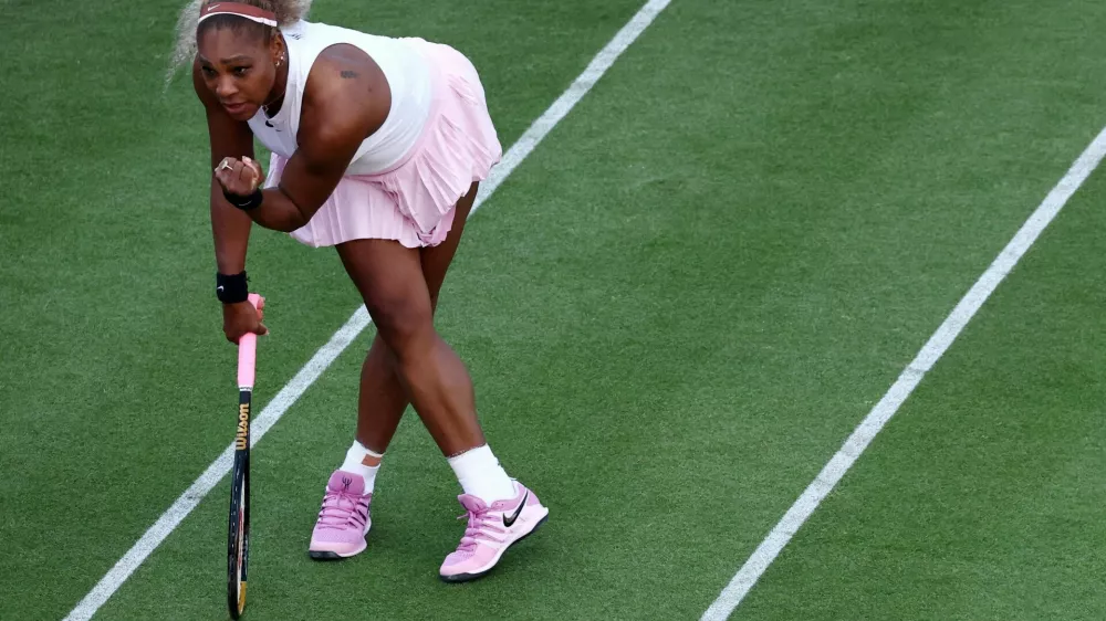 Tennis - Queen's Club Championships - Queen's Club, London, Britain - June 9, 2026 Serena Williams of the U.S. reacts during her round of 16 doubles match with Canada's Victoria Mboko against Nicole Melichar-Martinez of the U.S. and New Zealand's Erin Routliffe REUTERS/Toby Melville   TPX IMAGES OF THE DAY