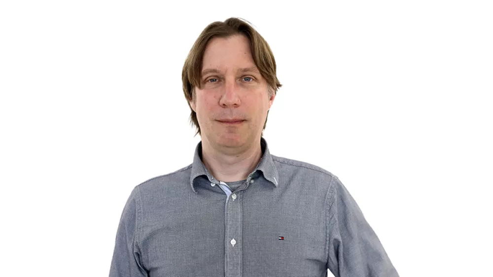 Damjan Franc LuZA ONLINE - Redakcija Dnevnik 2024 - portreti za komentarje in kolumne - kolumnisti - komentatorji &ndash; novinarji - portret //FOTO: Luka Cjuha