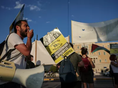 Pro-migrant and anti-racism groups protest in front of the Greek parliament, ahead of the vote on a bill which speeds up deportation of rejected asylum seekers and provides for their transfer to "return hubs", in Athens, Greece, June 9, 2026. REUTERS/Louisa Gouliamaki