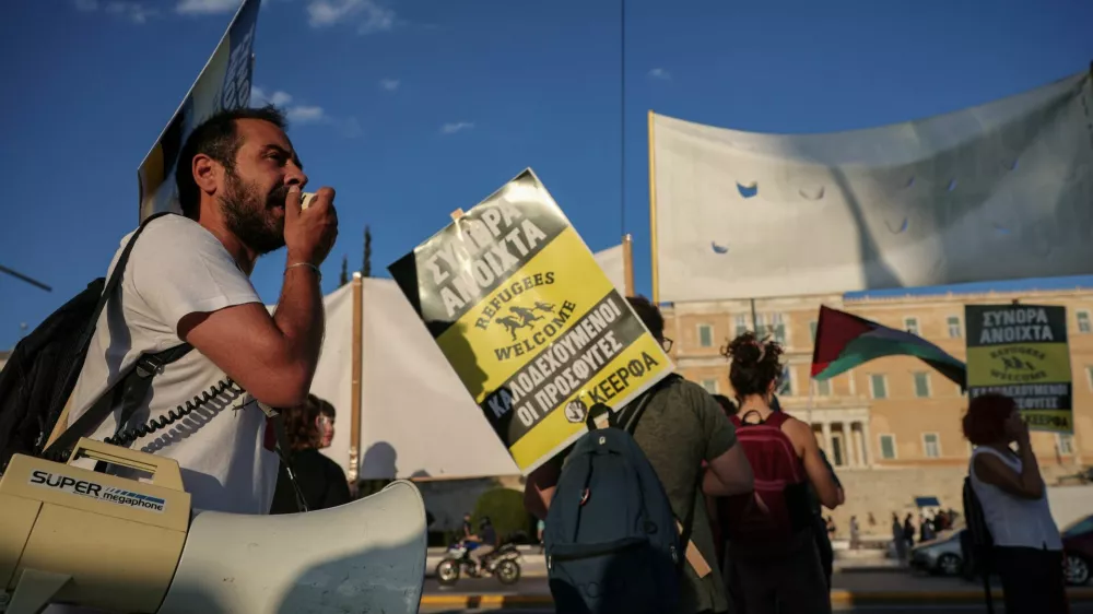 Pro-migrant and anti-racism groups protest in front of the Greek parliament, ahead of the vote on a bill which speeds up deportation of rejected asylum seekers and provides for their transfer to "return hubs", in Athens, Greece, June 9, 2026. REUTERS/Louisa Gouliamaki