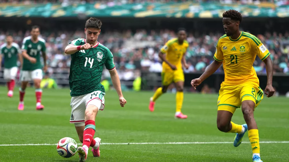 Mexico's Armando Gonzalez (14) controls the ball watches South Africa's Ime Okon (21) defends in the second half during the World Cup Group A soccer match between Mexico and South Africa in Mexico City, Thursday, June 11, 2026. (AP Photo/Eduardo Verdugo)
