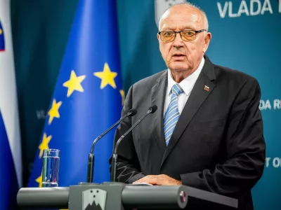 Ljubljana, vlada.Novinarska konferenca drzavnega sekretarja v KPV Vinko Gorenak