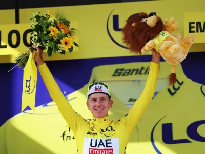 Tadej Pogačar si je 22. v karieri nadel rumeno majico vodilnega na dirki po Franciji.&nbsp;