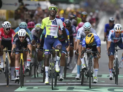 Biniam Girmay je 1. julija 2024 spisal afri&scaron;ko kolesarsko zgodovino.&nbsp;