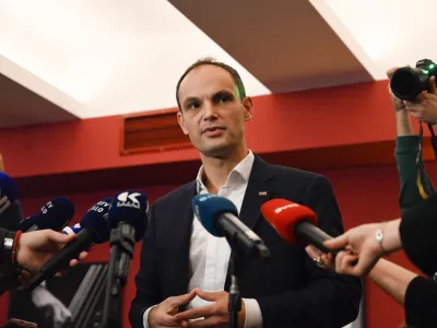 dr. Anže Logar, kandidat za predsednika republike - Volilni &scaron;tab predsedni&scaron;kega kandidata Anžeta Logarja - 13.11.2022 &ndash; Predsedni&scaron;ke volitve 2022 &ndash; 2. krog - sedme volitve za petega predsednika republike v samostojni Sloveniji &ndash; volilci v drugem krogu odločali med kandidatoma Anžetom Logarjem in Nata&scaron;o Pirc Musar, //FOTO: Nik Erik Neubauer