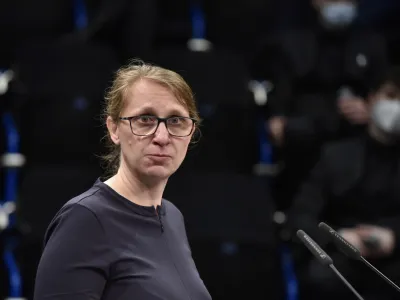 Dr, Jana Javornik<br><br>Slovenija, Ljubljana, 24.02.2022, 24. februar 2022<br>Prva javna razprava Rektorske konference RS o visokem &scaron;olstvu in družbi znanja z naslovom Kam z univerzami v Sloveniji?, rektor ljubljanske univerze in predsednik RKRS Gregor Majdič, redna članica Sazu Alenka &Scaron;elih in direktor Nacionalne agencije RS za kakovost v visokem &scaron;olstvu Franci Dem&scaron;ar, rektorica primorske univerze Klavdija Kutnar, rektor novogori&scaron;ke univerze Bo&scaron;tjan Golob, rektor mariborske univerze Zdravko Kačič, predavateljica na britanski univerzi v Leedsu Jana Javornik in generalni direktor direktorata za visoko &scaron;olstvo na ministrstvu za izobraževanje, znanost in &scaron;port Franc Janžekovič<br>Foto:Žiga Živulović jr./Bobo