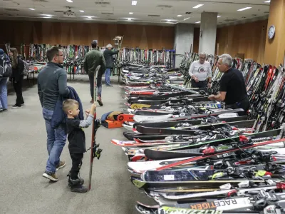 - 24.11.2022 &ndash; Smučarski sejem Snežinka - sejem rabljene smučarske opreme na GR v Ljubljani - //FOTO: Jaka Gasar
