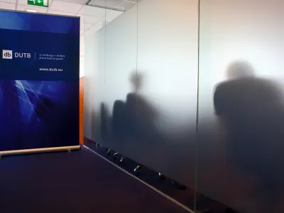 Simbolična fotografija DUTB, Družba za upravljanje s terjatvami- 29.05.2015 - Družba za upravljanje terjatev bank (DUTB) se je odločila, da s pretvorbo terjatev v kapital prevzela večje slovenske upravljalce hotelov s pripadajočimi zmogljivostmi - med terjatvami, ki so jih banke prenesle na DUTB, so tudi terjatve do družb, ki imajo v lasti hotele, med njimi Istrabenz turizem, Sava turizem in Hoteli Bernardin.//FOTO: Bojan Velikonja