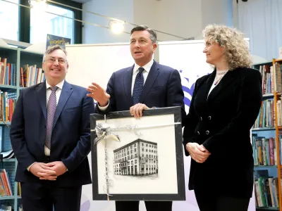 Italija, Trst.<br>Predsednik republike Borut Pahor je na povabilo predstavnikov slovenske manjsine v Italiji obiskal Trst.<br>Srecanje s predstavniki slovenske narodne skupnosti v Italiji.