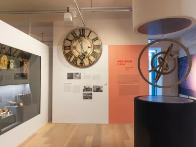 Na razstavi Človek in čas: Od ponedeljka do večnosti si lahko ogledamo, kako in s katerimi napravami so merili čas včasih in kako ga merimo danes, kako delujejo sončne ure, kako je nastal koledar, kaj je svetovni čas ter zakaj smo uvedli časovne pasove.

&nbsp;

&nbsp;