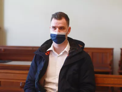 Vojko Tadina je s tožilstvom podpisal sporazum o priznanju krivde in se dogovoril za pet let zapora na odprtem oddelku v Rogozi.

&nbsp;

&nbsp;