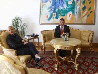Slovenska predsednica in hrva&scaron;ki predsednik sta se med njenim delovnim obiskom v Zagrebu na pogovorih zadržala nekoliko dlje od predvidenega časa. Foto: Luka Cjuha