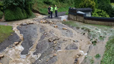 HANDOUT - 20 July 2024, Austria, Judenburg: Firefighters on duty in the Judenburg area after storms led to mudslides, landslides and subsequent road closures. Photo: Handout/BFV JUDENBURG/dpa - ACHTUNG: Nur zur redaktionellen Verwendung im Zusammenhang mit einer Berichterstattung und nur mit vollst&auml;ndiger Nennung des vorstehenden Credits