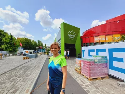 Pari&scaron;ke igre so za zlato olimpijko Ur&scaron;ko Žolnir Jugovar že pete olimpijske igre, na katerih je nastopila v treh različnih vlogah: trikrat kot &scaron;portnica in enkrat kot trenerka, medtem ko je v francoski prestolnici programska vodja slovenske hi&scaron;e.

&nbsp;

&nbsp;