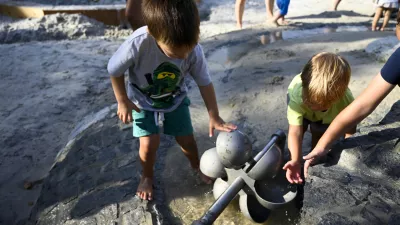 - prenovljeno igri&scaron;če ob ribniku v Tivoliju, - 30.07.2022 &ndash; otro&scaron;ka igri&scaron;ča v Ljubljani &ndash; igrala na vročem soncu -