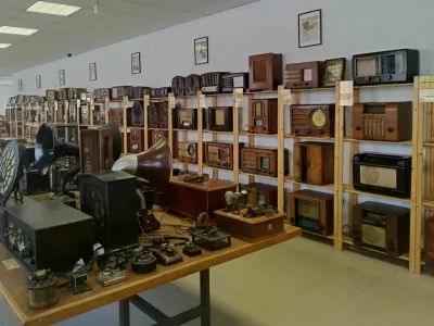 Razstava je poučen zgodovinski prerez razvoja radijske tehnike. Foto:&nbsp;Katja Gle&scaron;čič