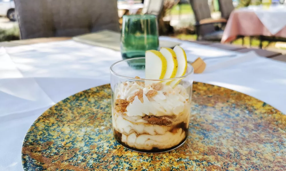 Tiramisu s hru&scaron;ko in amaretti, La Parenzana / Foto: Miha First