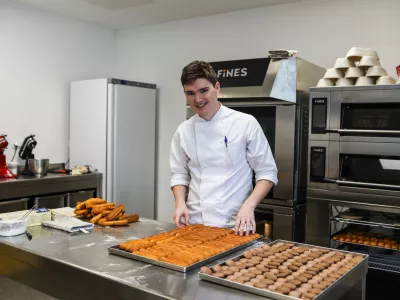 sla&scaron;čičar Klemen Jančič, - 15.11.2022 - Sla&scaron;čičarna & pekarna Klemen, Industrijska conaTrzin, Gmajna 10 v Ljubljani //FOTO: Bojan Velikonja