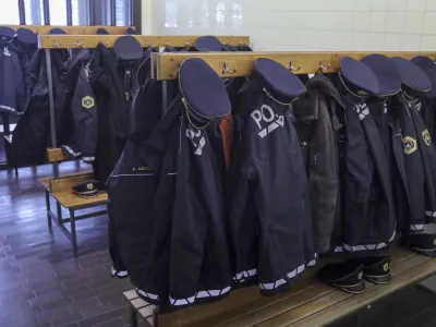 - simbolična fotografija - policija - policijska uniforma- 24.01.2023 &ndash; Policijska akademija Tacen - podelitev medalj policije za hrabre in požrtvovalne policiste in občane, ki so v najrazličnej&scaron;ih okoli&scaron;činah pomagali re&scaron;evati življenja ljudi //FOTO: Jaka Gasar