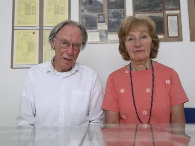 Angle&scaron;ko-slovenska zakonca Colin in Nada Brooks, ki na tokratnem obisku Slovenije hodita po poteh družinske partizanske zgodovine. Foto:&nbsp;Nik Erik Neubauer