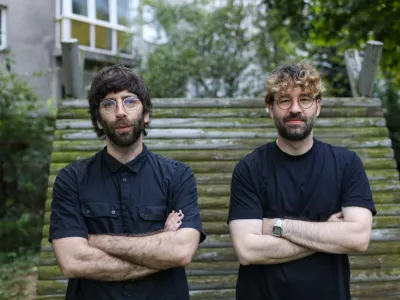 &nbsp; 21.8.2024&nbsp;&nbsp;- Matevž Jerman in Peter Cerov&scaron;ek - vodja FEKK FestivalaFoto: Luka Cjuha