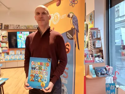 Nekdanji ko&scaron;arkar Luka Trpin, ki se zadnja leta posveča trikom s ko&scaron;arkarsko žogo, je nosilec kar &scaron;estih svetovnih rekordov.&nbsp;Foto: Tina Jereb