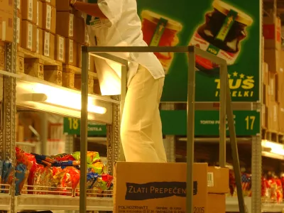 Če Rewe ne bo prevzel trgovske verige Tu&scaron;, obstaja možnost, da se premoženje proda po delih, pri čemer naj bi bil zastavljeni cilj dezinvestirati naložbo v Engrotu&scaron; do konca leto&scaron;njega leta.&nbsp;