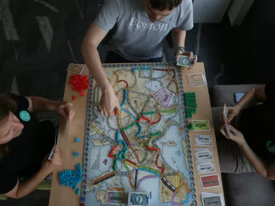 - 08.06.2017 - Družabna kavarna Dobra poteza - prvi slovenski board game cafe, kjer obiskovalci ob kavi igrajo različne družabne igre., Železna cesta 14 v Ljubljani   //FOTO: Luka Cjuha.