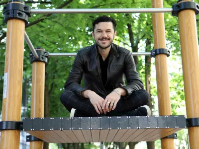 Režiser Goran Stolevski: &raquo;Kot avtsajder, manj&scaron;ina si prisiljen zgraditi določeno moč in čustveno zadržanost, ki je drugim ljudem ni treba vedno imeti.&laquo; Foto: Tomaž Skale