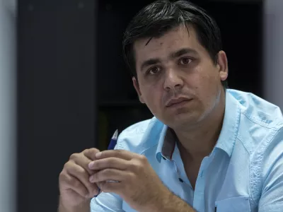 Po na&scaron;ih neuradnih informacijah je glavni osumljenec 40-letni nekdanji romski aktivist in predsednik Zveze Romov za Dolenjsko Bogdan Miklič (na fotografiji). Foto:Jaka Gasar