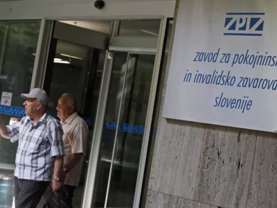 Na ZPIZ ocenjujejo, da se na račun spodbud, ki odložijo upokojitev, zagotavljata tako vzdržnost pokojninske blagajne kot tudi vi&scaron;ja raven pokojnin tistih, ki delajo dlje. Fotografija je simbolična. Foto:&nbsp;Luka Cjuha&nbsp;