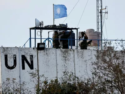 FILE PHOTO: Members of the United Nations peacekeepers (UNIFIL) look at the Lebanese-Israeli border, as they stand on the roof of a watch tower &rlm;in the town of Marwahin, in southern Lebanon, October 12, 2023. REUTERS/Thaier Al-Sudani/File Photo