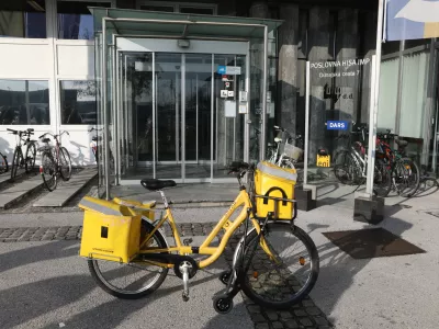 - simbolična fotografija - po&scaron;ta - po&scaron;tar- 03.12.2019 &ndash; Družba za avtoceste v Republiki Sloveniji (DARS) - pogajanja za izbor izvajalca druge cevi predora Karavanke - DARS je pogodbo za gradnjo slovenskega dela druge cevi karavan&scaron;kega predora podpisala s tur&scaron;kim podjetjem Cengiz, ki je oddal najnižjo ponudbo 98,6 milijonov evrov.. //FOTO: Luka Cjuha