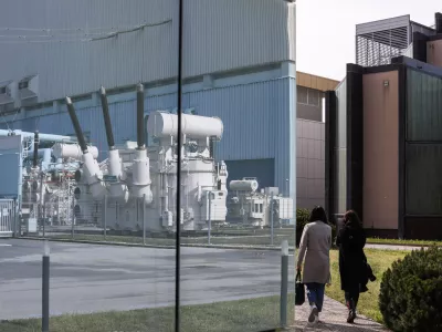 Poslanske skupine, ki so predlagale posvetovalni referendum o projektu nove nuklearke v Kr&scaron;kem (JEK 2), so v DZ vložile predlog odloka o razveljavitvi njegovega razpisa. Foto: Bojan Velikonja Q